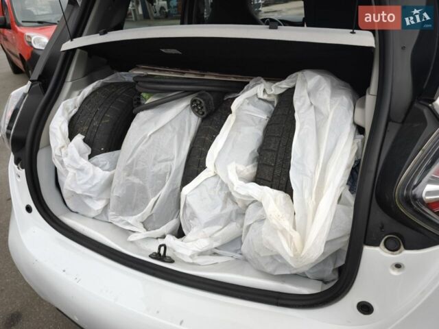 Білий Рено Зое, об'ємом двигуна 0 л та пробігом 112 тис. км за 13888 $, фото 11 на Automoto.ua