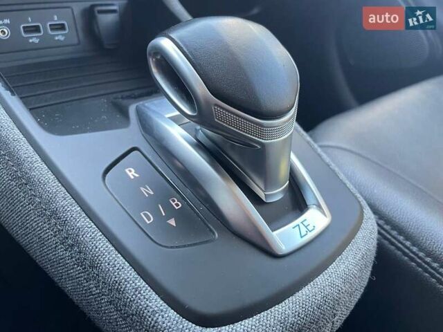 Белый Рено Зое, объемом двигателя 0 л и пробегом 217 тыс. км за 11990 $, фото 27 на Automoto.ua