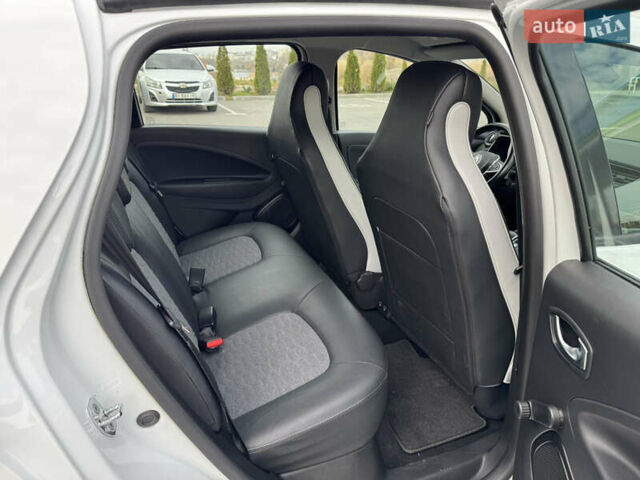 Білий Рено Зое, об'ємом двигуна 0 л та пробігом 84 тис. км за 11999 $, фото 22 на Automoto.ua