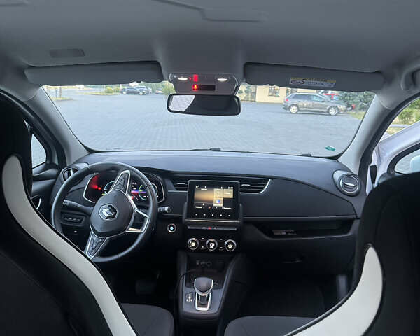 Белый Рено Зое, объемом двигателя 0 л и пробегом 14 тыс. км за 13900 $, фото 2 на Automoto.ua