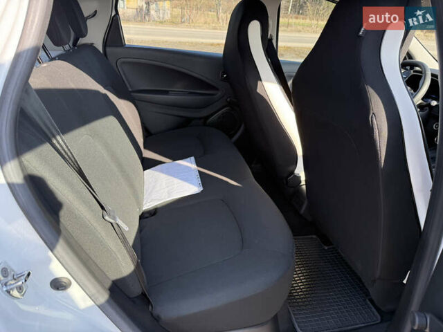 Білий Рено Зое, об'ємом двигуна 0 л та пробігом 170 тис. км за 9999 $, фото 10 на Automoto.ua