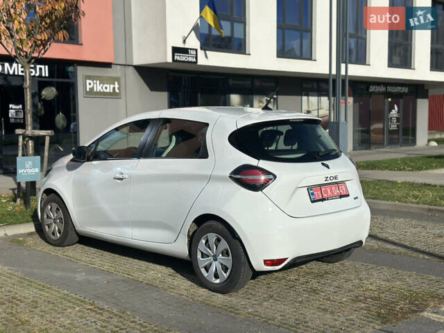 Белый Рено Зое, объемом двигателя 0 л и пробегом 45 тыс. км за 12000 $, фото 7 на Automoto.ua