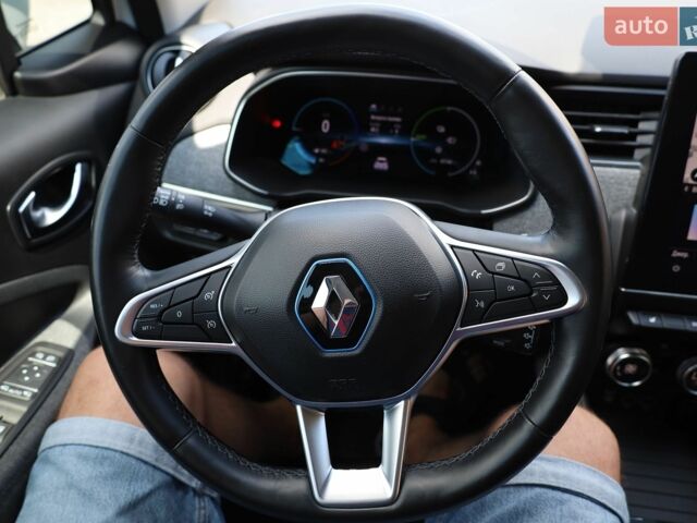 Білий Рено Зое, об'ємом двигуна 0 л та пробігом 65 тис. км за 14000 $, фото 27 на Automoto.ua