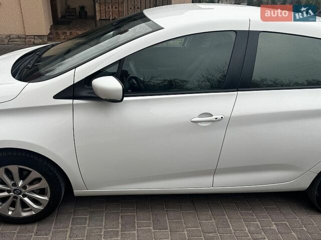 Белый Рено Зое, объемом двигателя 0 л и пробегом 141 тыс. км за 10750 $, фото 7 на Automoto.ua