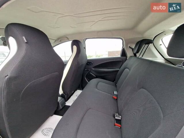Белый Рено Зое, объемом двигателя 0 л и пробегом 47 тыс. км за 11400 $, фото 35 на Automoto.ua
