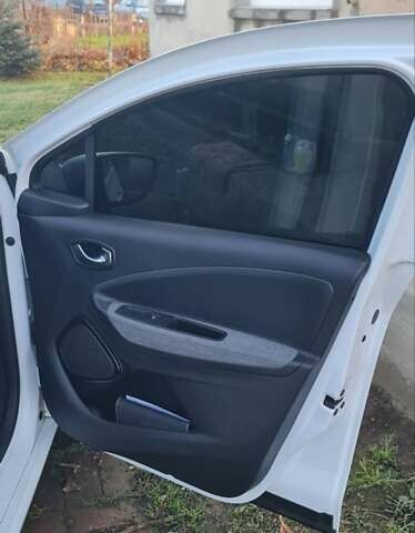 Білий Рено Зое, об'ємом двигуна 0 л та пробігом 104 тис. км за 12500 $, фото 7 на Automoto.ua
