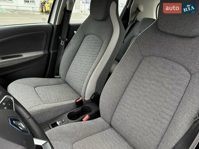 Білий Рено Зое, об'ємом двигуна 0 л та пробігом 77 тис. км за 12990 $, фото 17 на Automoto.ua