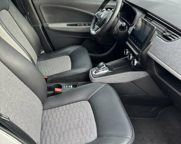 Білий Рено Зое, об'ємом двигуна 0 л та пробігом 36 тис. км за 12400 $, фото 36 на Automoto.ua