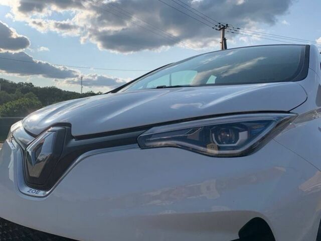 Белый Рено Зое, объемом двигателя 0 л и пробегом 80 тыс. км за 11990 $, фото 7 на Automoto.ua