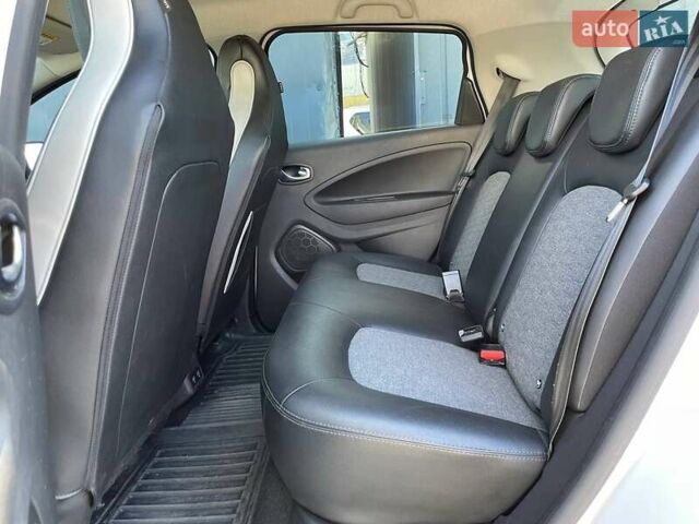 Белый Рено Зое, объемом двигателя 0 л и пробегом 217 тыс. км за 11990 $, фото 9 на Automoto.ua