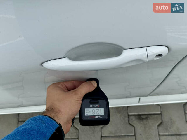Белый Рено Зое, объемом двигателя 0 л и пробегом 70 тыс. км за 12999 $, фото 60 на Automoto.ua
