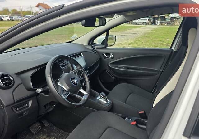 Белый Рено Зое, объемом двигателя 0 л и пробегом 112 тыс. км за 10900 $, фото 11 на Automoto.ua