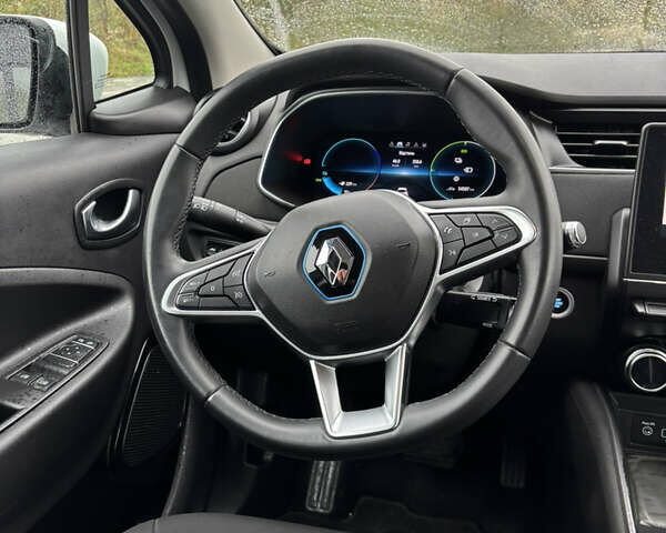 Белый Рено Зое, объемом двигателя 0 л и пробегом 55 тыс. км за 11900 $, фото 20 на Automoto.ua