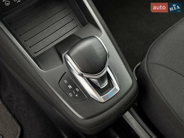 Белый Рено Зое, объемом двигателя 0 л и пробегом 41 тыс. км за 11600 $, фото 17 на Automoto.ua