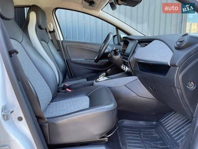 Белый Рено Зое, объемом двигателя 0 л и пробегом 217 тыс. км за 11990 $, фото 11 на Automoto.ua