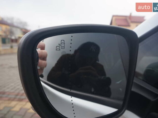 Белый Рено Зое, объемом двигателя 0 л и пробегом 122 тыс. км за 13000 $, фото 28 на Automoto.ua