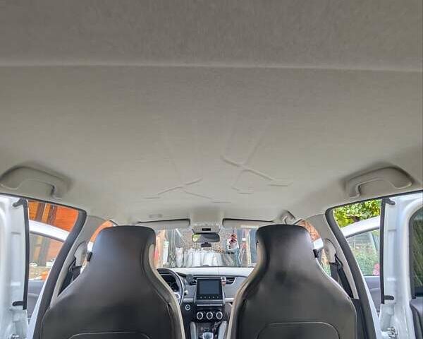 Белый Рено Зое, объемом двигателя 0 л и пробегом 56 тыс. км за 12500 $, фото 12 на Automoto.ua