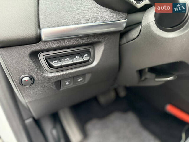 Білий Рено Зое, об'ємом двигуна 0 л та пробігом 119 тис. км за 12900 $, фото 23 на Automoto.ua