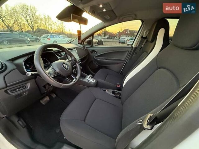 Белый Рено Зое, объемом двигателя 0 л и пробегом 92 тыс. км за 11499 $, фото 16 на Automoto.ua