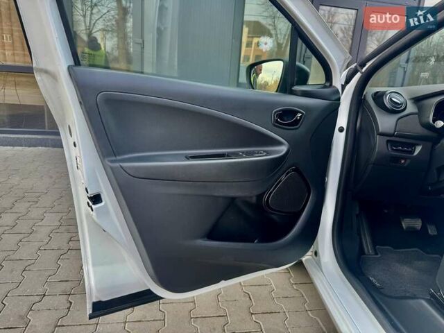 Белый Рено Зое, объемом двигателя 0 л и пробегом 85 тыс. км за 11150 $, фото 66 на Automoto.ua