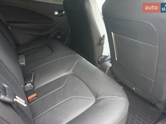 Белый Рено Зое, объемом двигателя 0 л и пробегом 122 тыс. км за 13000 $, фото 45 на Automoto.ua