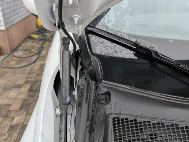Білий Рено Зое, об'ємом двигуна 0 л та пробігом 85 тис. км за 10000 $, фото 6 на Automoto.ua