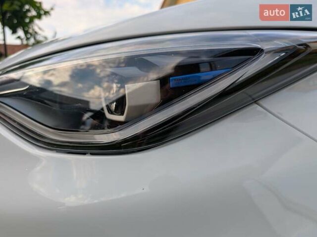 Белый Рено Зое, объемом двигателя 0 л и пробегом 56 тыс. км за 12500 $, фото 4 на Automoto.ua