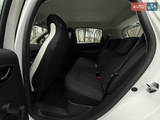 Білий Рено Зое, об'ємом двигуна 0 л та пробігом 28 тис. км за 12222 $, фото 22 на Automoto.ua