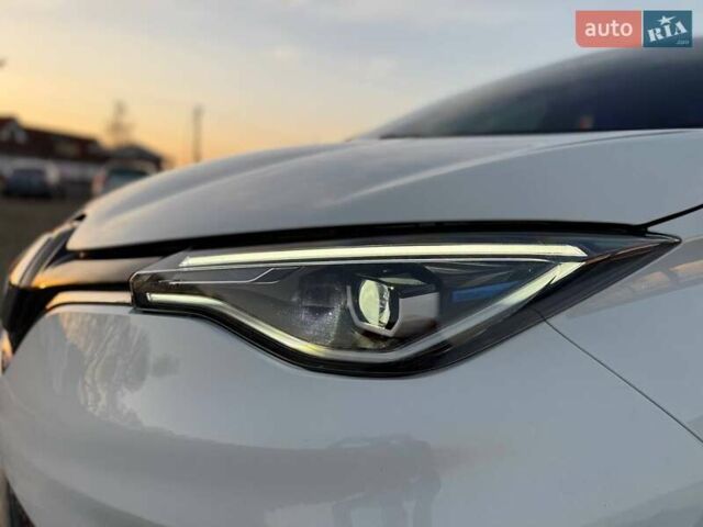 Белый Рено Зое, объемом двигателя 0 л и пробегом 92 тыс. км за 11499 $, фото 6 на Automoto.ua