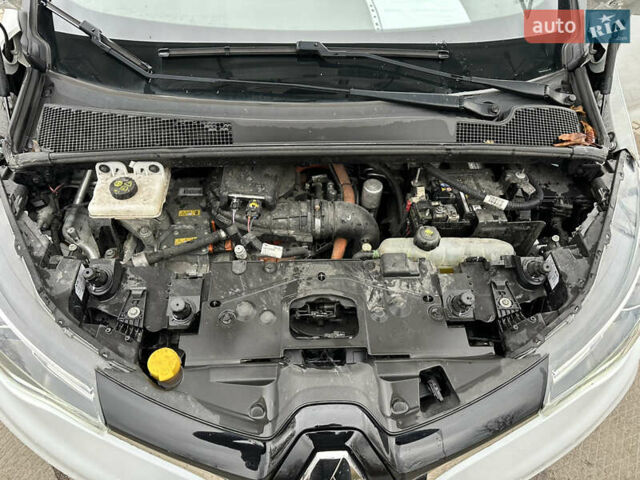 Белый Рено Зое, объемом двигателя 0 л и пробегом 88 тыс. км за 12300 $, фото 31 на Automoto.ua