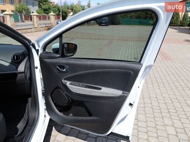 Білий Рено Зое, об'ємом двигуна 0 л та пробігом 65 тис. км за 14000 $, фото 36 на Automoto.ua
