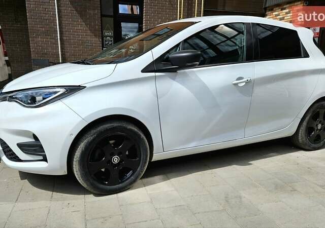 Белый Рено Зое, объемом двигателя 0 л и пробегом 28 тыс. км за 11900 $, фото 2 на Automoto.ua