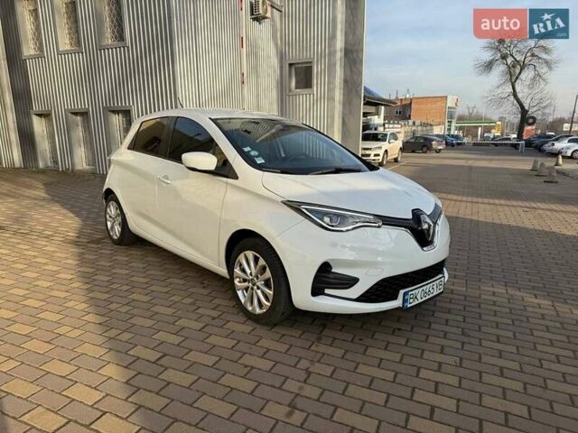 Белый Рено Зое, объемом двигателя 0 л и пробегом 78 тыс. км за 11999 $, фото 2 на Automoto.ua
