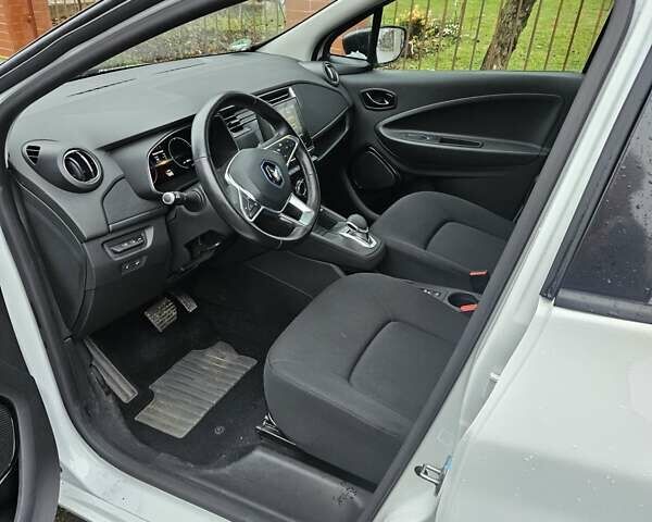 Белый Рено Зое, объемом двигателя 0 л и пробегом 28 тыс. км за 11800 $, фото 6 на Automoto.ua