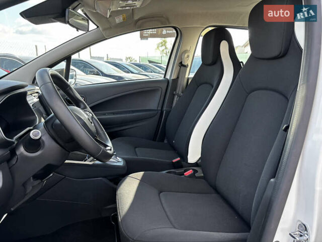 Белый Рено Зое, объемом двигателя 0 л и пробегом 30 тыс. км за 11900 $, фото 13 на Automoto.ua