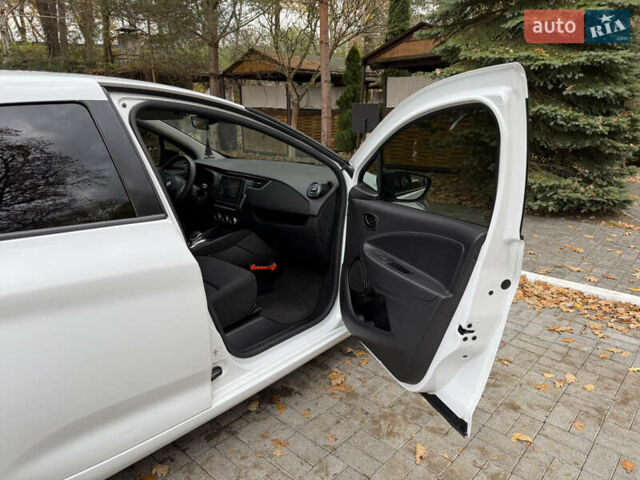 Білий Рено Зое, об'ємом двигуна 0 л та пробігом 30 тис. км за 12300 $, фото 12 на Automoto.ua