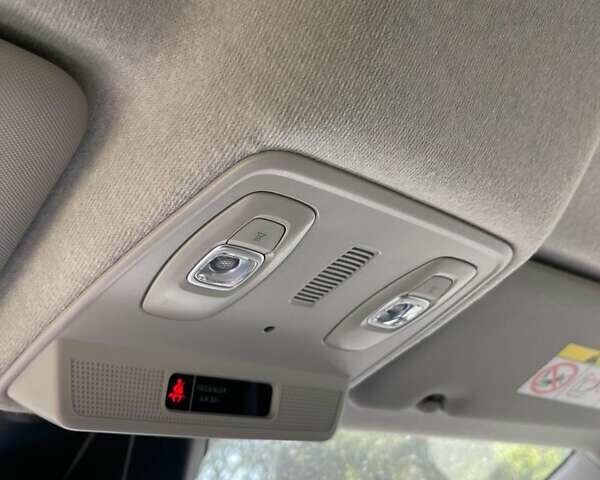 Белый Рено Зое, объемом двигателя 0 л и пробегом 40 тыс. км за 13750 $, фото 13 на Automoto.ua