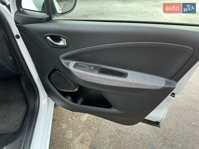 Білий Рено Зое, об'ємом двигуна 0 л та пробігом 36 тис. км за 12400 $, фото 35 на Automoto.ua