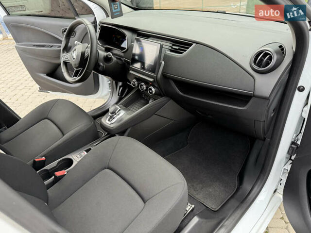 Белый Рено Зое, объемом двигателя 0 л и пробегом 36 тыс. км за 12900 $, фото 27 на Automoto.ua