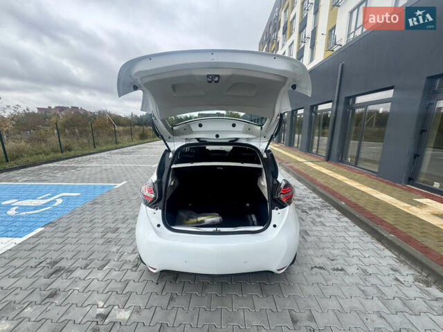 Белый Рено Зое, объемом двигателя 0 л и пробегом 70 тыс. км за 12999 $, фото 10 на Automoto.ua