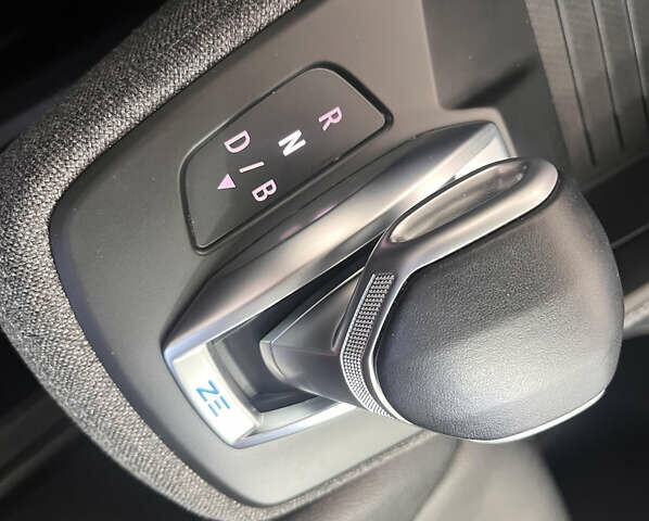 Белый Рено Зое, объемом двигателя 0 л и пробегом 88 тыс. км за 13650 $, фото 19 на Automoto.ua