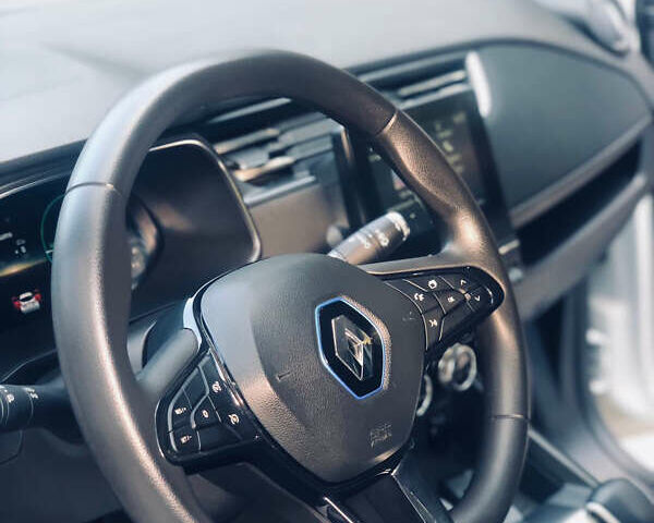 Белый Рено Зое, объемом двигателя 0 л и пробегом 38 тыс. км за 11999 $, фото 7 на Automoto.ua