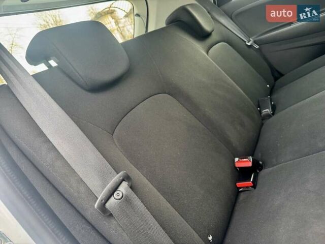 Белый Рено Зое, объемом двигателя 0 л и пробегом 86 тыс. км за 10850 $, фото 96 на Automoto.ua