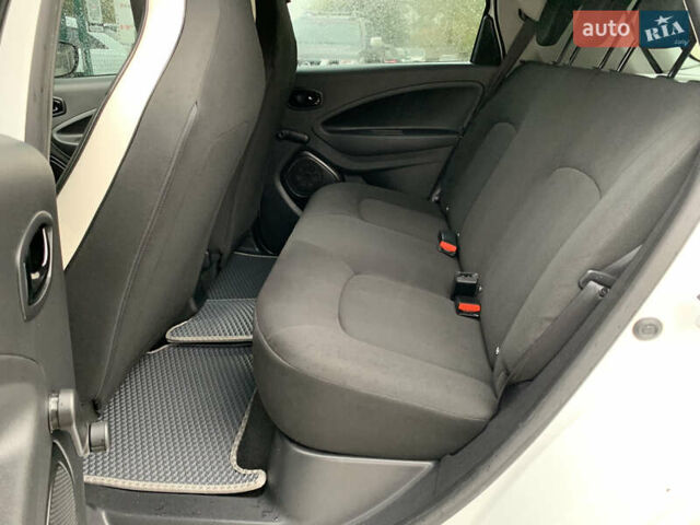 Белый Рено Зое, объемом двигателя 0 л и пробегом 47 тыс. км за 12499 $, фото 26 на Automoto.ua