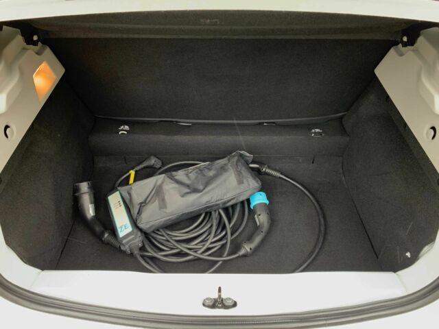 Білий Рено Зое, об'ємом двигуна 0 л та пробігом 47 тис. км за 12499 $, фото 13 на Automoto.ua