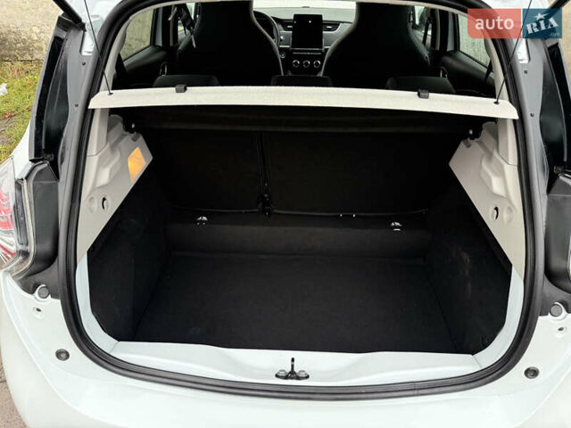 Білий Рено Зое, об'ємом двигуна 0 л та пробігом 23 тис. км за 13150 $, фото 64 на Automoto.ua