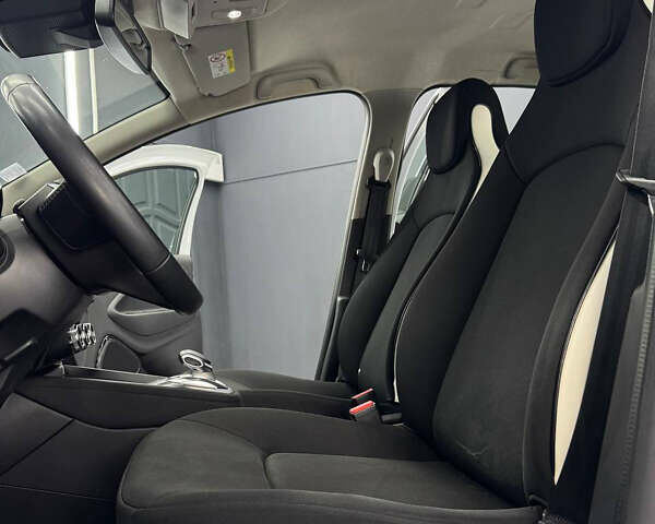 Белый Рено Зое, объемом двигателя 0 л и пробегом 46 тыс. км за 12150 $, фото 26 на Automoto.ua