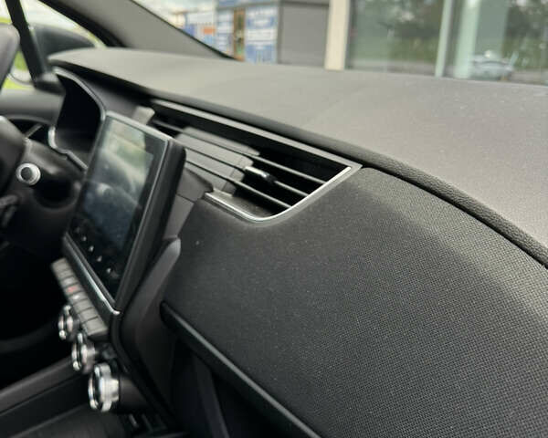 Белый Рено Зое, объемом двигателя 0 л и пробегом 74 тыс. км за 11700 $, фото 10 на Automoto.ua