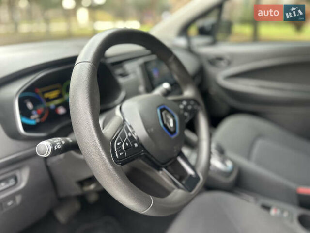 Белый Рено Зое, объемом двигателя 0 л и пробегом 28 тыс. км за 12500 $, фото 23 на Automoto.ua