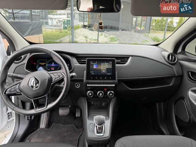 Белый Рено Зое, объемом двигателя 0 л и пробегом 36 тыс. км за 12900 $, фото 25 на Automoto.ua